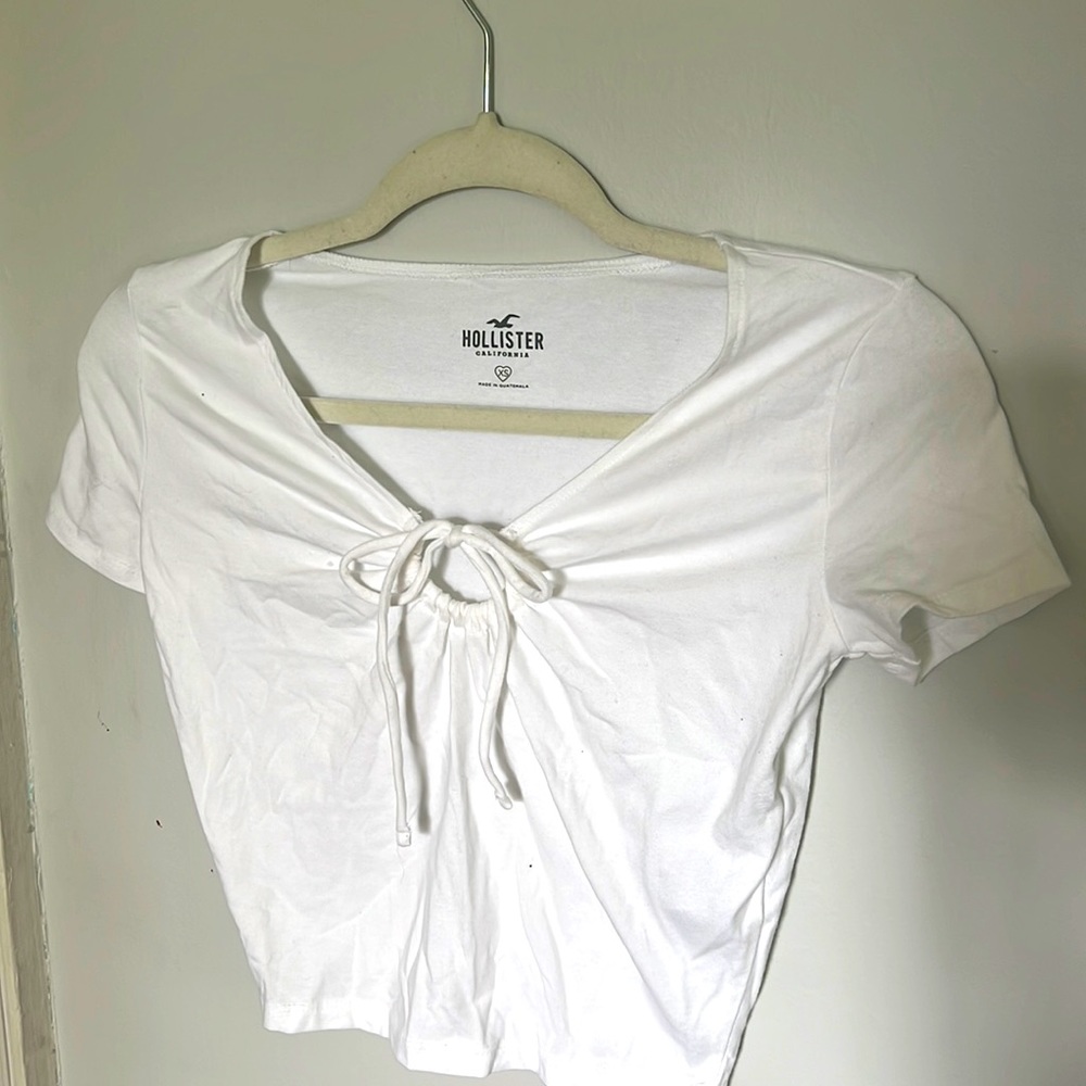 White Hollister XS tee